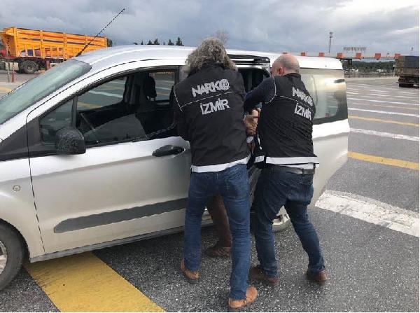 Hareketli anlar! Lüks araç otoyoldan çıkar çıkmaz...