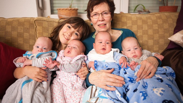 70 yaşındaki kadın dördüz doğurdu bebeğin babası ise iğrenç!