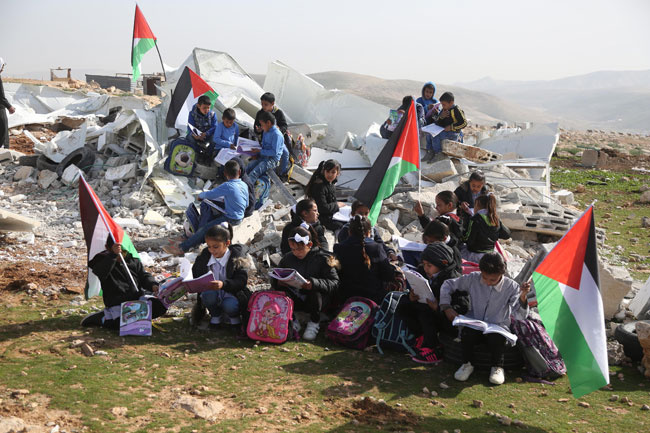 İsrail askerleri Filistinlilere ait okulu yıktı! Öğrenciler...
