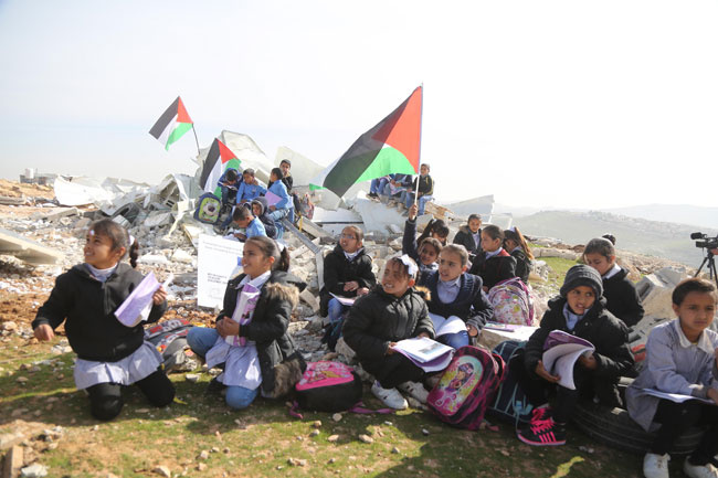 İsrail askerleri Filistinlilere ait okulu yıktı! Öğrenciler...