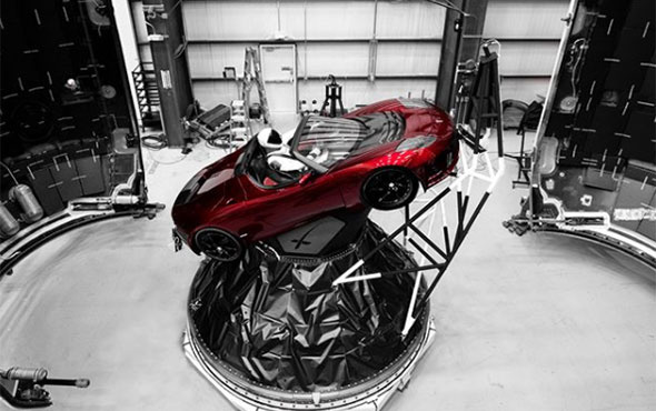 Elon Musk uzaya Tesla gönderiyor!