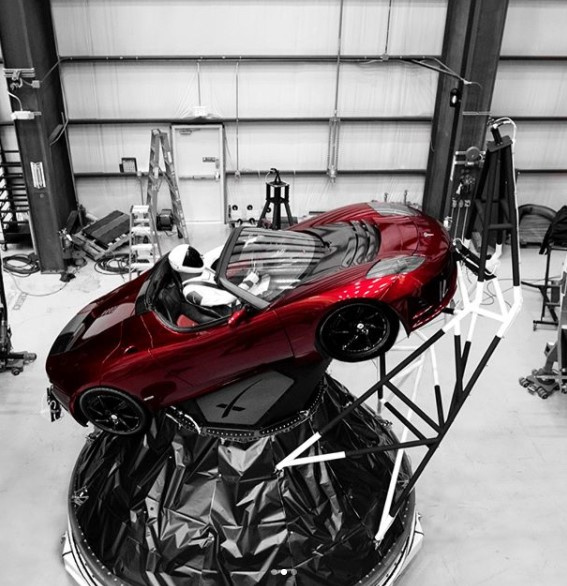 Elon Musk uzaya Tesla gönderiyor!