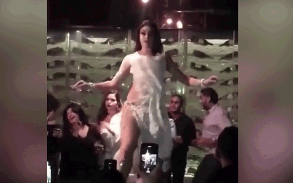 Mısır, Rus dansözü 'çok seksi' olduğu için sınır dışı ediyor