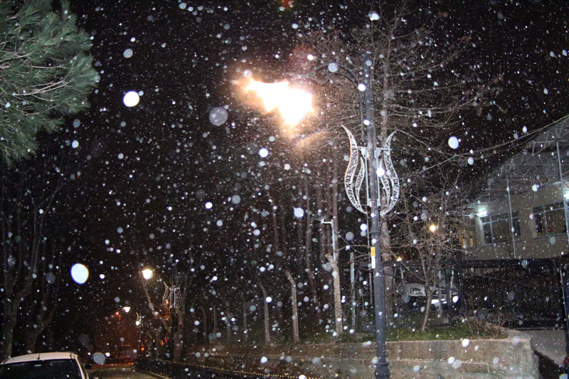 İstanbul'da kar sürprizi beyaz örtü kenti kapladı
