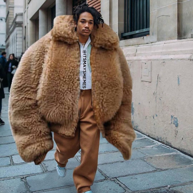 Paris Moda Haftası'nda bir garip dev palto trendi alay konusu oldu
