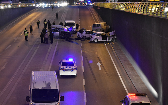 Alkollü sürücü dehşeti: 3’ü polis çok sayıda yaralı var!