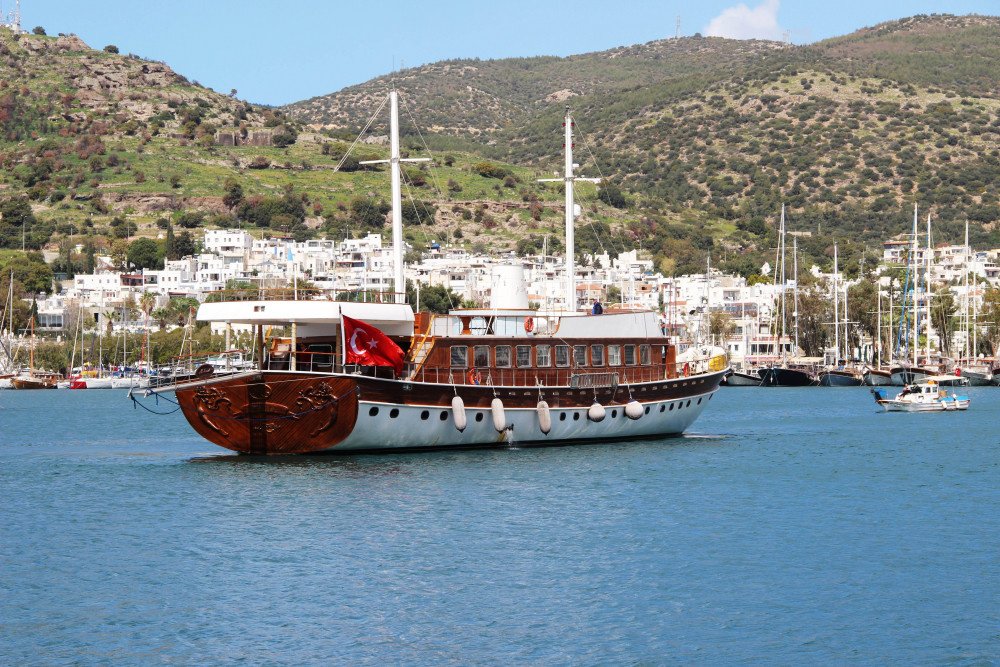 Yunanistan’ın alıkoyduğu milyon dolarlık Türk teknesi bırakıldı!