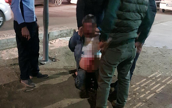2 yaşındaki kızına göz kırpan kişiyi öldüresiye dövdü!