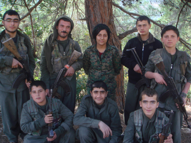 Bu fotoğraftaki kızların hepsi öldürüldü! PKK'nın kirli oyunu...