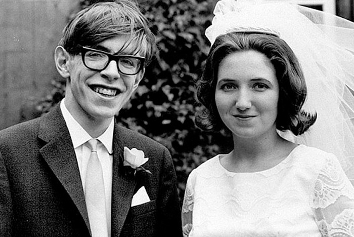 Stephen Hawking'in eşi ve çocukları! İlk karısını ikinciyle aldatınca..
