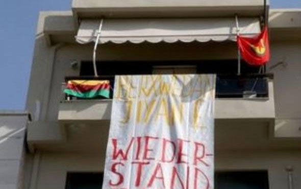 Alman bayrağını indirip PKK bayrağı astılar