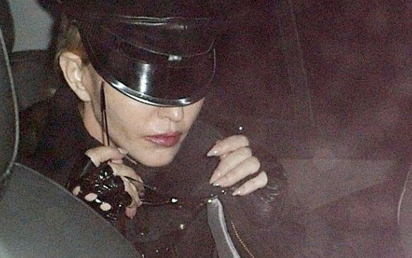 Saklamak için çok uğraştı! Madonna'nın olay görüntüsü