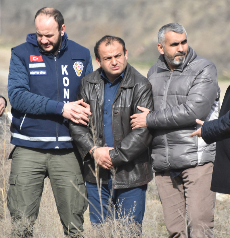 Amcası 'ya borcunu ver ya da eşini' deyince...