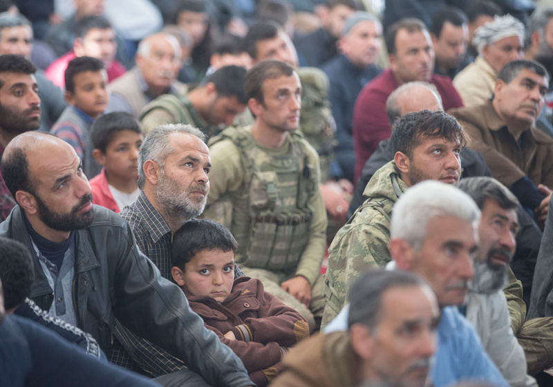 Afrinliler Mehmetçik ile ilk cuma namazı kıldı