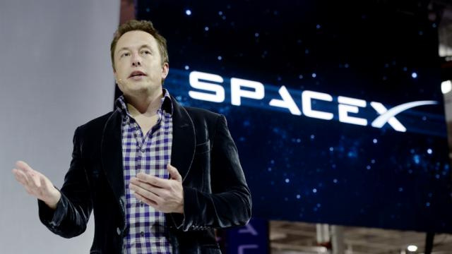 Elon Musk'dan Facebook'da darbe! Tüm sayfalarını sildi