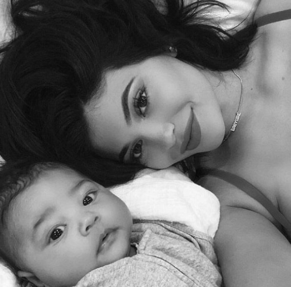 Kylie Jenner’dan kızıyla ilk selfie
