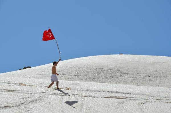 Ünlü türkücü Hakkari'de dağa çıktı kanayan yaraya parmak bastı!