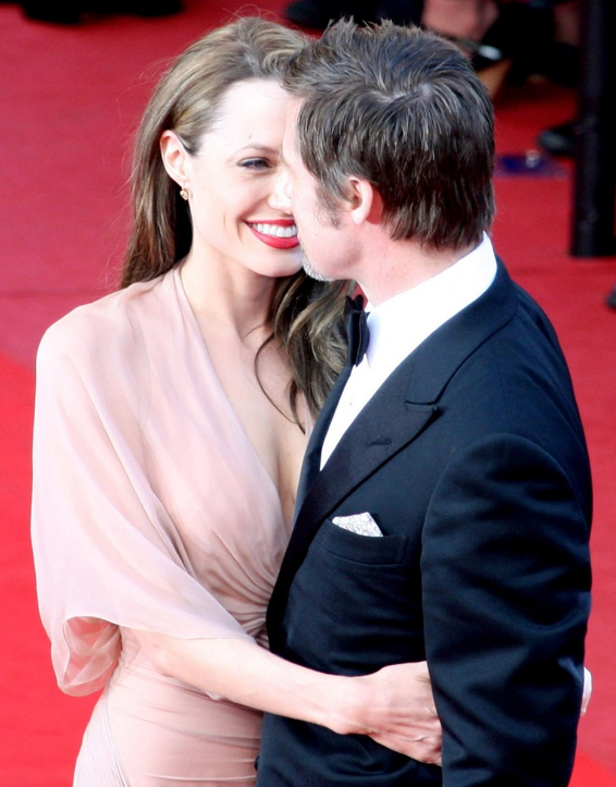 Bomba iddia! Angeline Jolie emlakçı sevgili yaptı