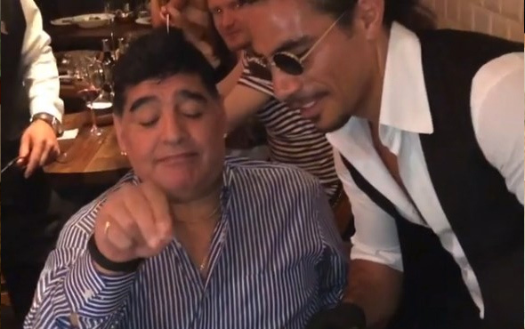Nusret'in şovu Maradona'yı mest etti!