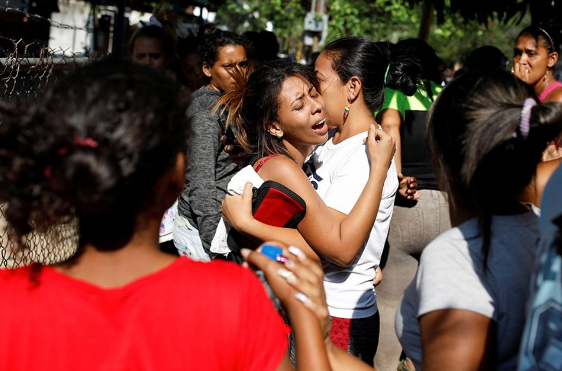 Venezuela'da önce isyan sonra yangın: 68 ölü