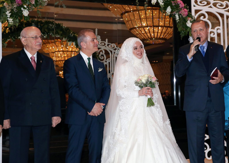AK Partili Fatma Benli evlendi işte eşi ve merak edilen gelinliği