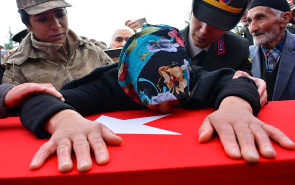 Türkiye şehitlerine ağlıyor! Yürek burkan kareler