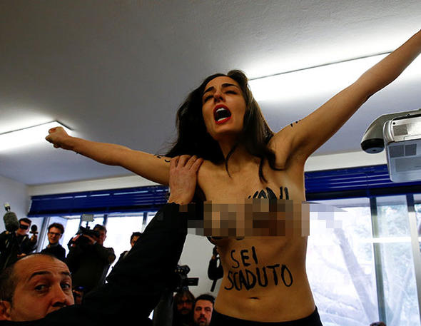 İtalya eski başbakanı Berlusconi'ye Femen şoku!