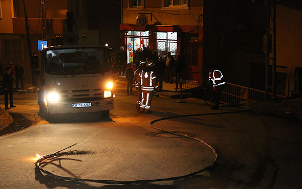 İstanbul'da büyük panik! Elektrik kabloları patlayınca...