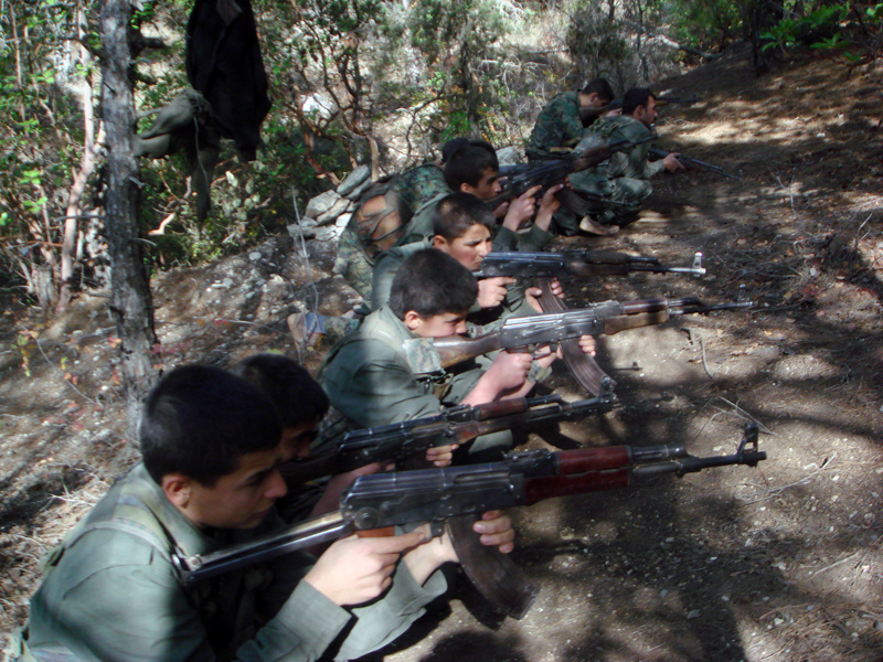 Afrin'de ele geçirilen hafıza kartından çıktı şok fotoğraflar 