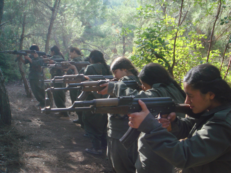 Afrin'de ele geçirilen hafıza kartından çıktı şok fotoğraflar 