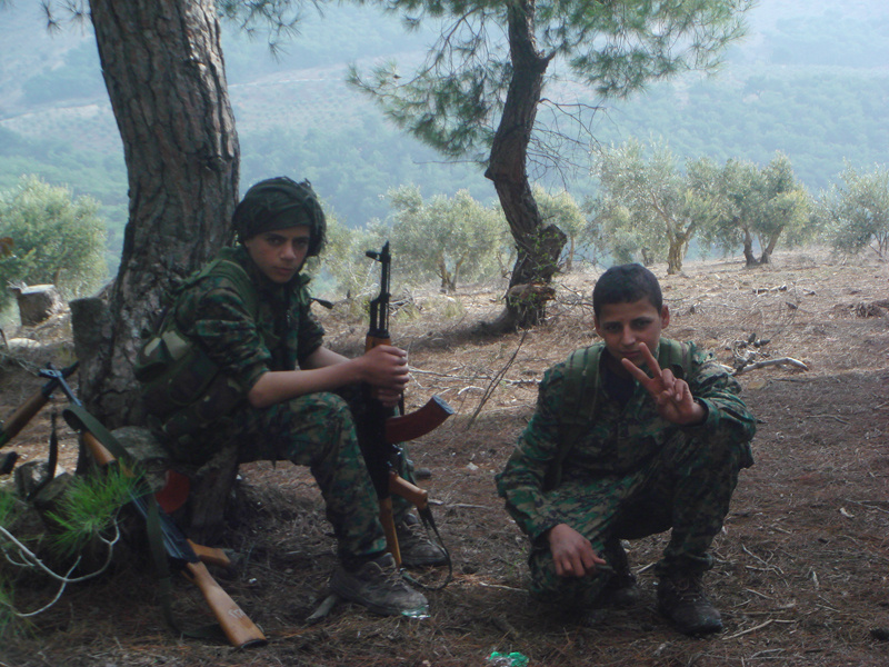 Afrin'de ele geçirilen hafıza kartından çıktı şok fotoğraflar 