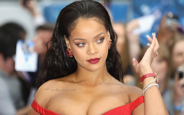 Rihanna'dan iç çamaşır koleksiyonu