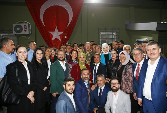 'Erdoğan Türkiye için büyük şans' diyen Seda Sayan iki ismi bombaladı