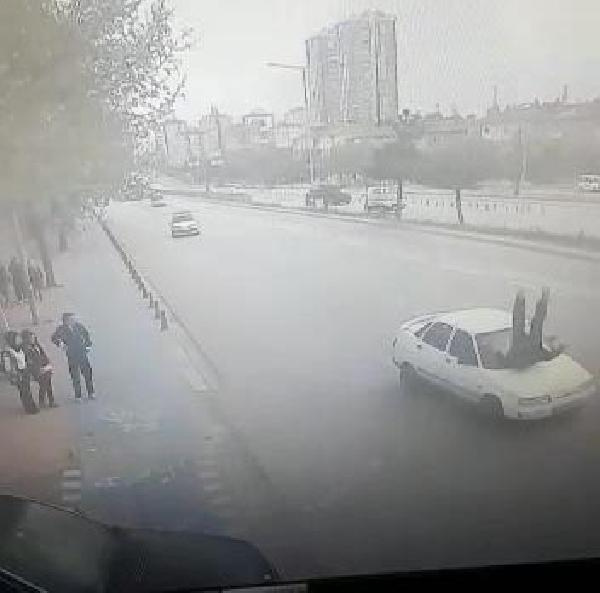 Akılalmaz olay: Vali'ye selam veren polise otomobil çarptı!