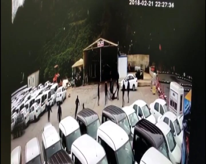 Mafya kamerada: İstanbul'da otoparkı böyle basmışlar!