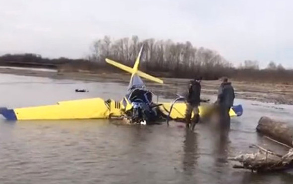 İki kişiye mezar olan uçağın nehre çakıldığı anlar kamerada!
