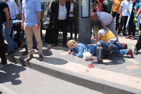 Otobüs durağında kanlar içinde yerde kaldı!