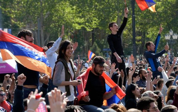 Ermenistan'da göstericiler yeniden sokakta