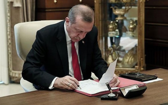 Cumhurbaşkanı Erdoğan imzayı attı, Twitter'dan paylaştı