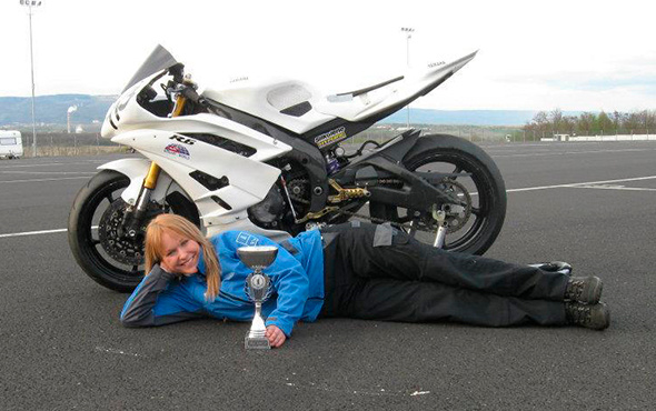Danimarkalı kadın motosiklet pilotu feci şekilde öldü
