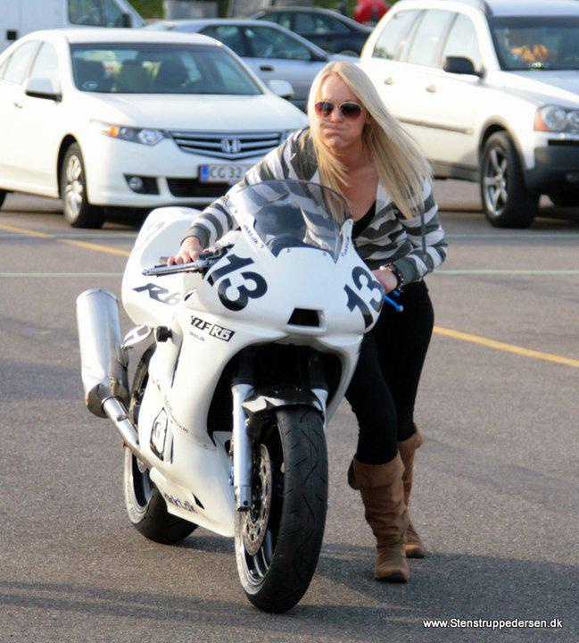 Danimarkalı kadın motosiklet pilotu feci şekilde öldü