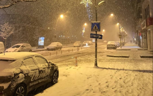 Erzurum'a Nisan'da kar sürprizi!