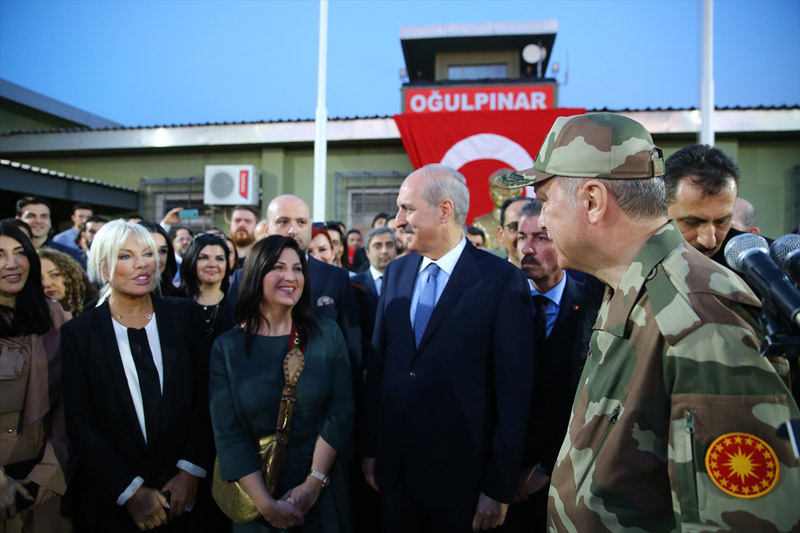 Afrin uçağına son anda binmekten vazgeçen 25 sanatçı!