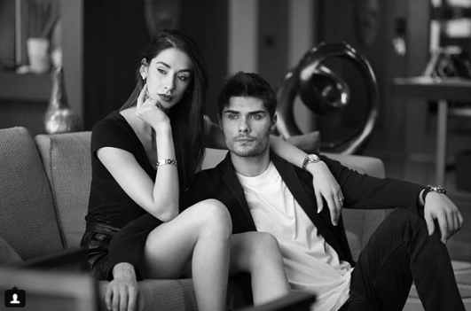 Türk model ve sevgilisinden otel odasında seksi pozlar