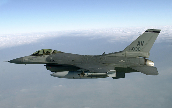 ABD'de F-16 tipi savaş uçağı düştü