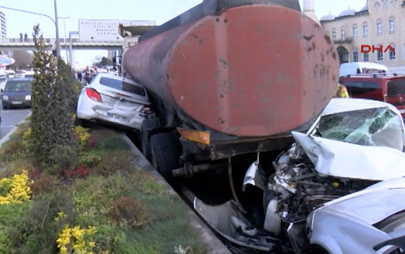 Başakşehir'de feci kaza! Tanker kaydı, ortalık savaş alanına döndü