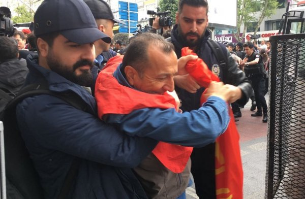 Taksim'e çıkmak isteyenlere polis müdahalesi