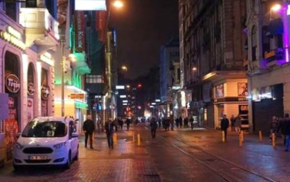  Kapatılan Taksim Meydanı yayalara açıldı