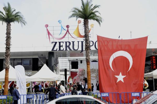 Dünyada bir ilk: İstanbul'da 'kadın' temalı AVM açıldı!