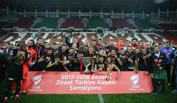 10 Mayıs 2018 reyting sonuçları Bizim Hikaye Avlu'ya Türkiye Kupası şoku